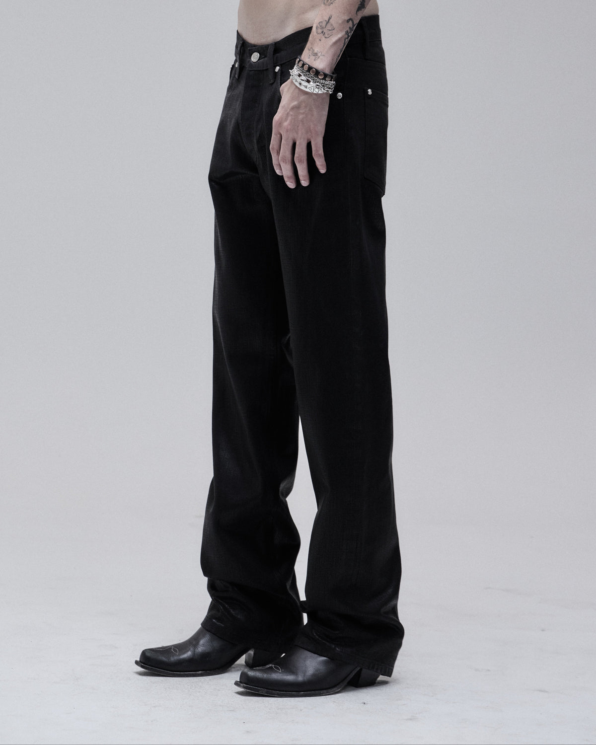 Waxed Hollywood Mid-Rise jean in black, side view on model