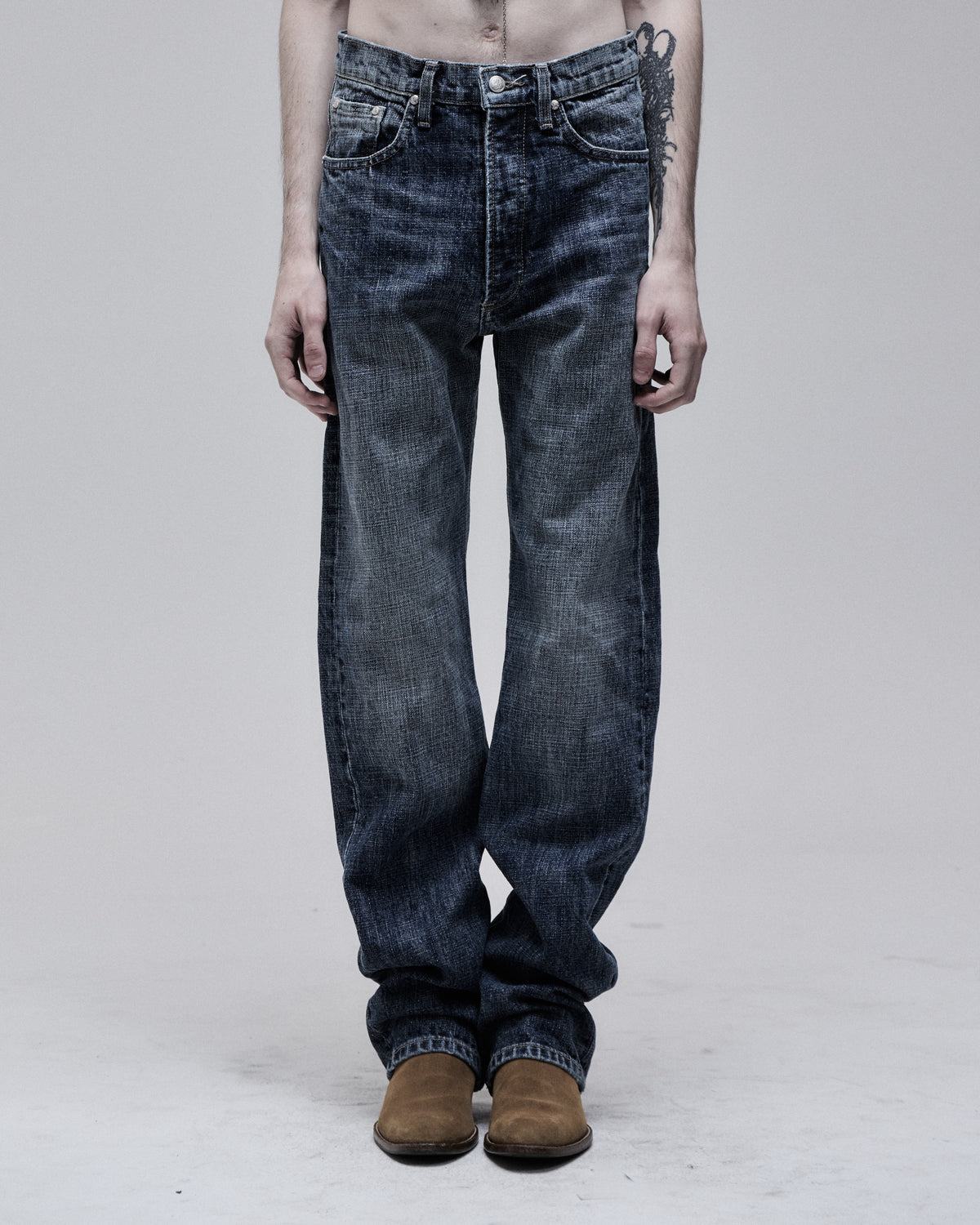 Hollywood High-Rise jean in washed blue, front view on model