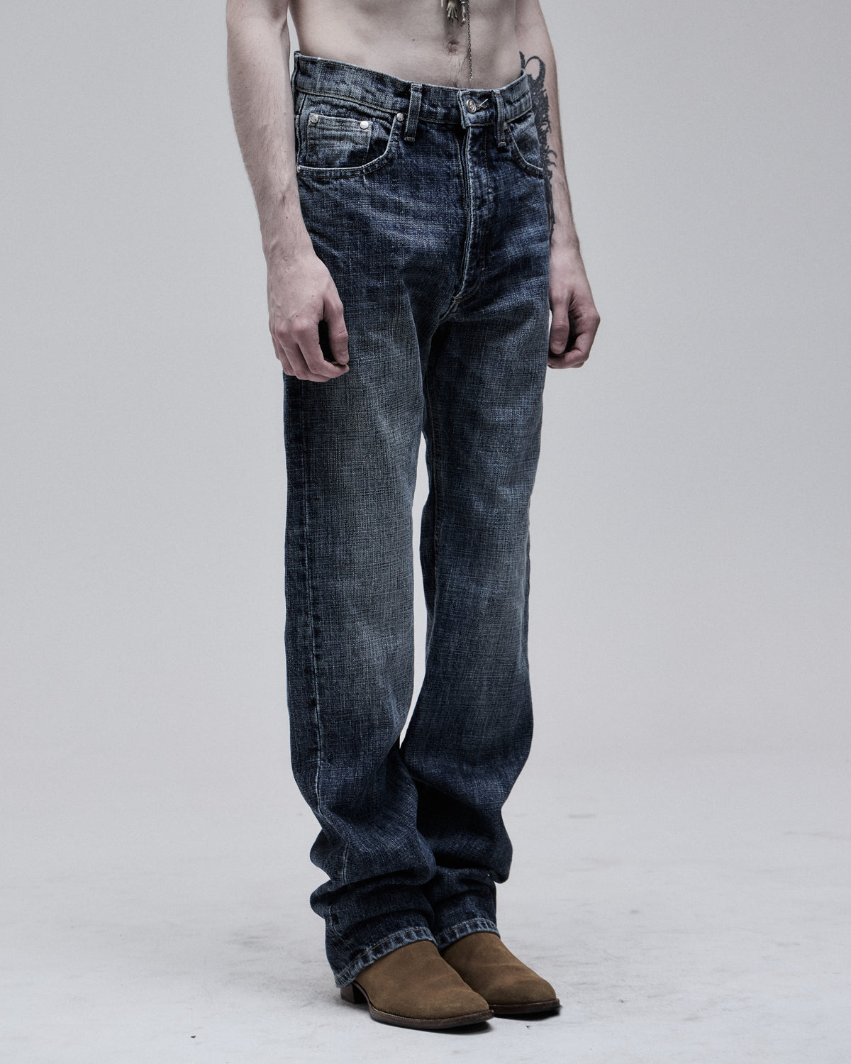 Hollywood High-Rise jean in washed blue, three-quarter view on model