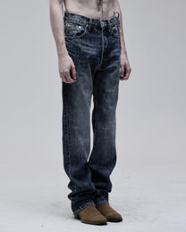 Hollywood High-Rise jean in washed blue, three-quarter view on model
