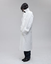 Canvas Overcoat in white duck canvas, side view on model