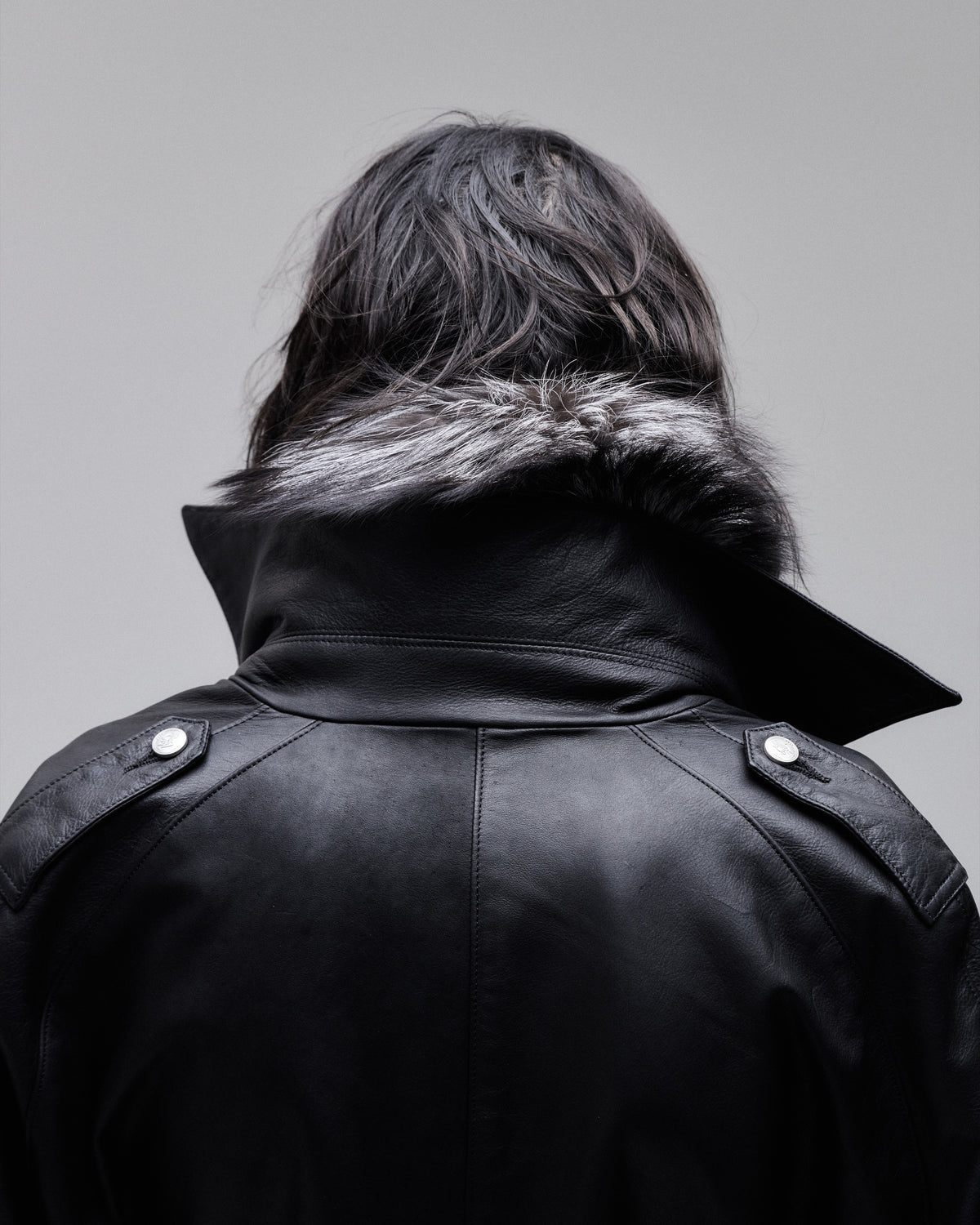 Daddy Leather Coat in black, close-up of the collar from behind