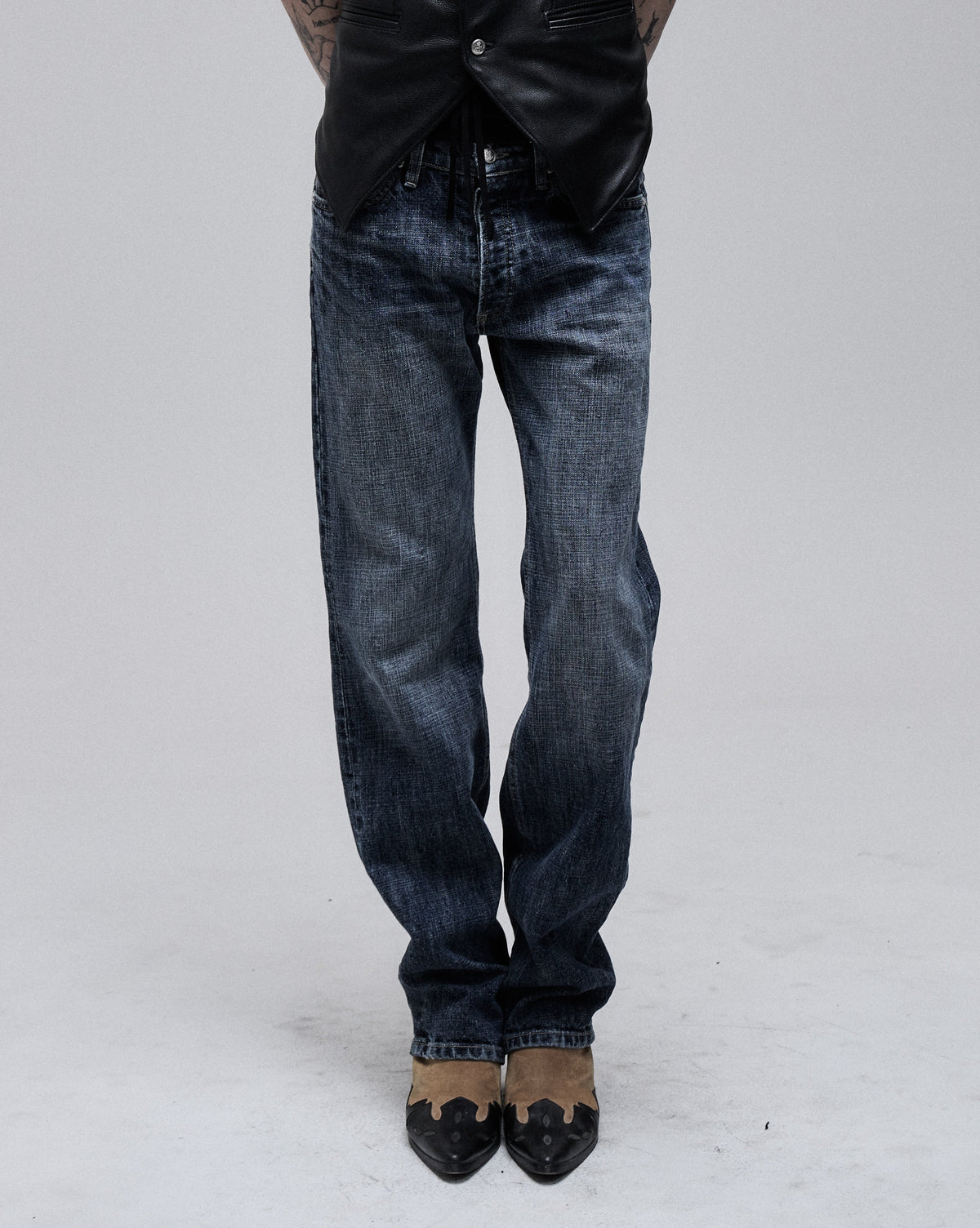 Hollywood Low-Rise jean in washed blue, front view on model