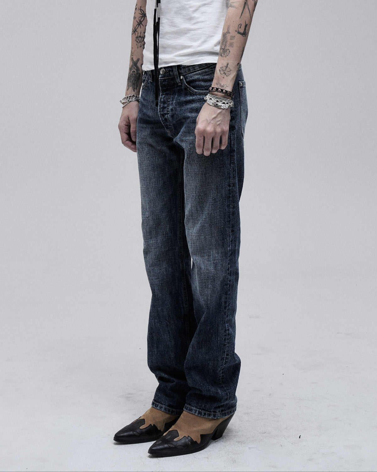 Hollywood Mid-Rise jean in washed blue, three-quarter view on model