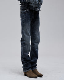 Hollywood Low-Rise jean in washed blue, side view on model