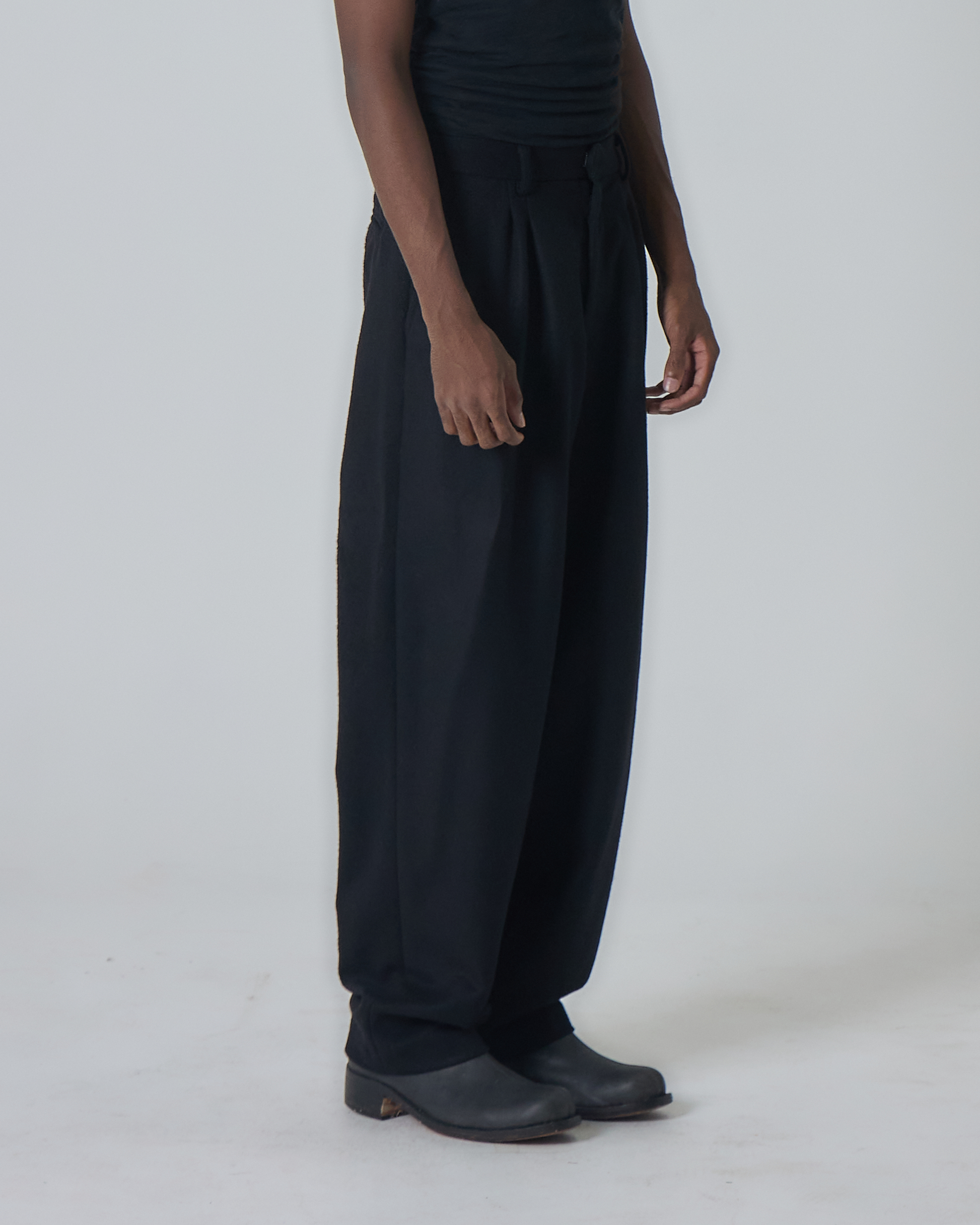 TAPERED TROUSERS